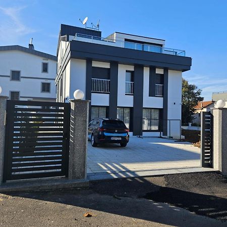 Modern Apartment In Very Quiet Location In Darica, Istanbul Exteriör bild
